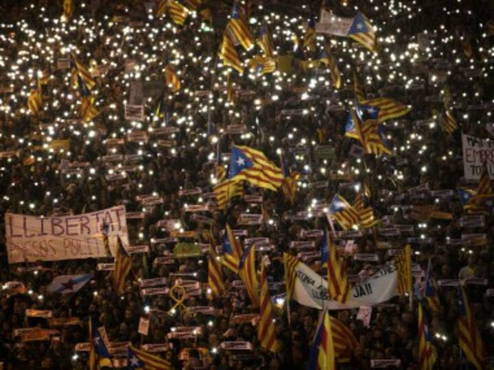 Thousands of pro-independence Catalans take to streets in Barcelona, demand release of jailed leaders Thousands of pro-independence Catalans take to streets in Barcelona, demand release of jailed leaders