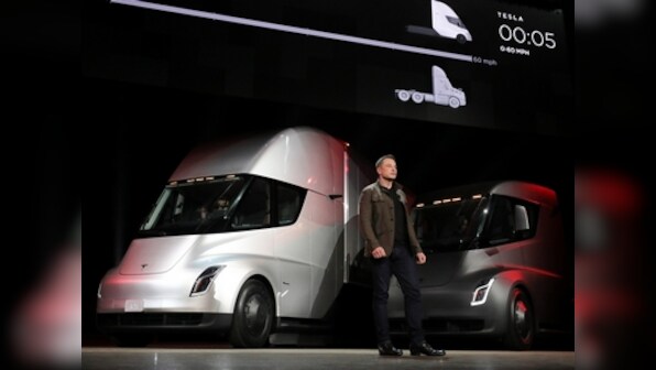 Tesla gets high-profile orders from Wal-mart, JB Hunt for its electric semi-truck