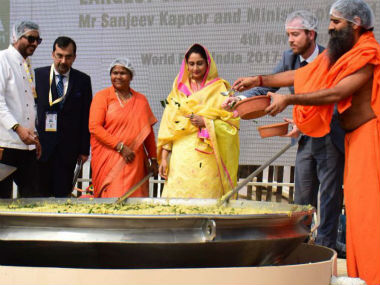 World Food India: Sanjeev Kapoor-led team cooks 800 kg khichdi in bid to enter Guinness World Records World Food India: Sanjeev Kapoor-led team cooks 800 kg khichdi in bid to enter Guinness World Records