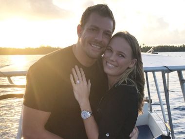 Caroline Wozniacki announces engagement to NBA star David Lee on Twitter Caroline Wozniacki announces engagement to NBA star David Lee on Twitter
