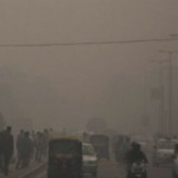 Delhi pollution update: Air quality remains toxic as Kejriwal meets Khattar; decision on odd-even today