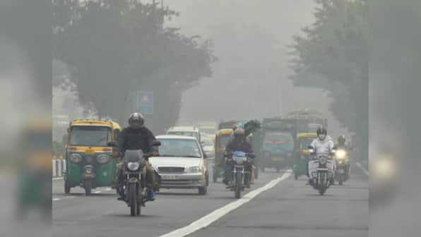 Day after Sri Lankan cricketers complain of high levels of pollution, Delhi's AQI worsens, reaches 390