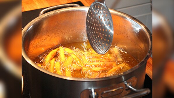 Fatty acid molecules emitted from fryers while cooking can have an impact on the climate: Study