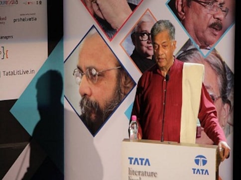 Tata Literature Live 2017: Girish Karnad felicitated with Lifetime Achievement Award in closing ceremony Tata Literature Live 2017: Girish Karnad felicitated with Lifetime Achievement Award in closing ceremony