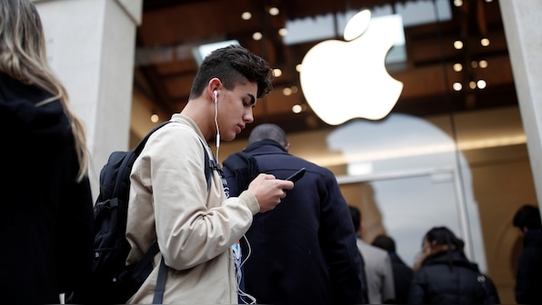 Apple Music has marginally more subscribers than Spotify in the US: Report