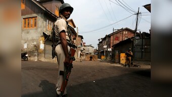 Kathua rape case: Clashes erupt in Kashmir as protesters pelt stones at soldiers; student sustains pellet injuries in Anantnag
