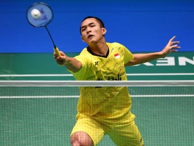 Jonatan Christie of Indonesia hits a return against Kenta Nishimoto of Japan during their men's singles first round match at the Japan Open Badminton Championships in Tokyo on September 20, 2017. / AFP PHOTO / TOSHIFUMI KITAMURA