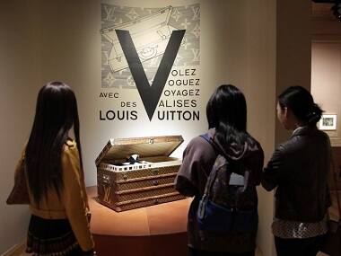 French luxury group Louis Vuitton makes $14.5 bn offer to buy US jeweller Tiffany in a bid to expand market: Report