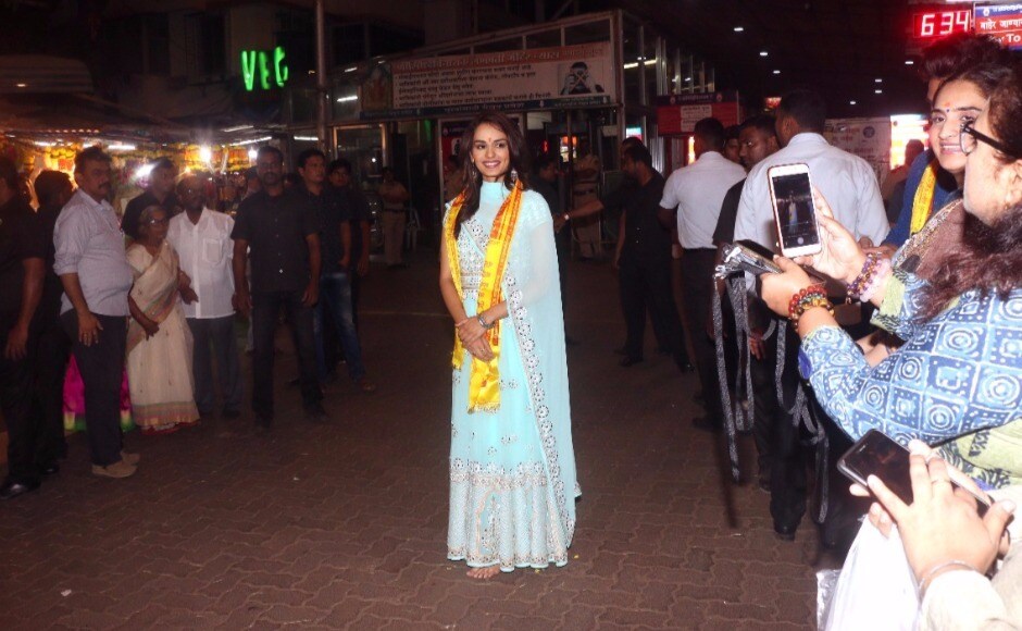 Manushi Chhillar was spotted at Siddhivinayak Temple, Mumbai early in the morning on 27 November. Photo by Sachin Gokhale/Firstpost Manushi Chhillar was spotted at Siddhivinayak Temple, Mumbai early in the morning on 27 November. Photo by Sachin Gokhale/Firstpost