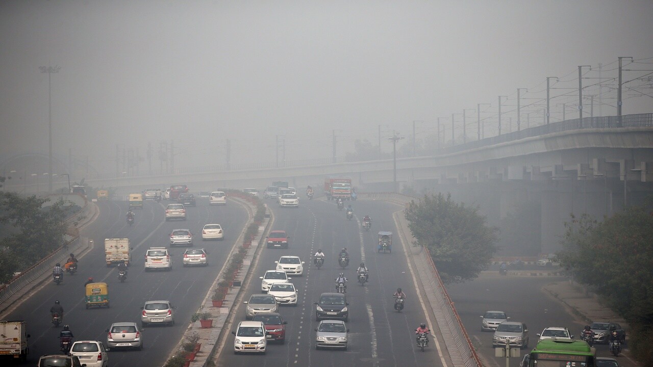 Delhi Air Pollution as it happened: Manish Sisodia orders shutdown of ...