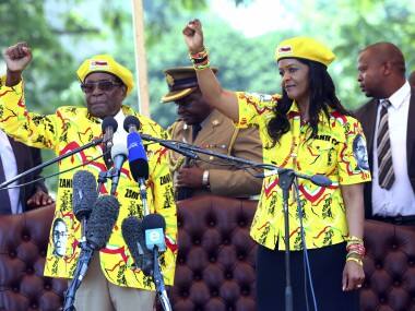 African Union says army's detention of Robert Mugabe 'seems like a coup', demands immediate return to constitutional order