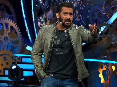 Bigg Boss 11: Salman Khan tries to end Vikas-Shilpa feud, warns about possible triple elimination Bigg Boss 11: Salman Khan tries to end Vikas-Shilpa feud, warns about possible triple elimination