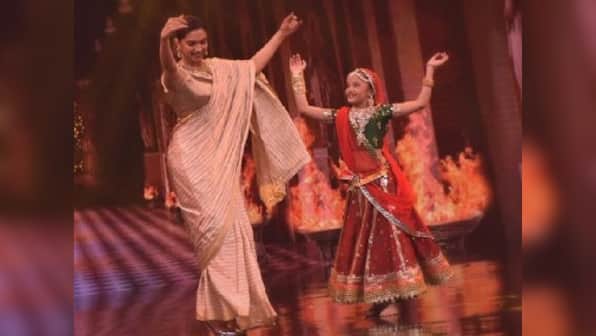 Deepika Padukone and her little fan do the Ghoomar dance: Social Media Stalkers' Guide