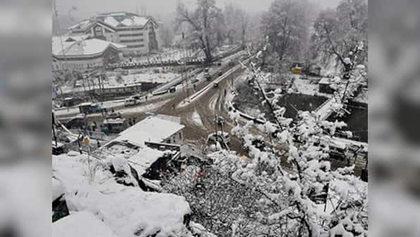 Kashmir sees fresh snowfall: Baramulla's Gulmarg ski resort records four inches; parts of Valley, including Srinagar, lashed by heavy rains