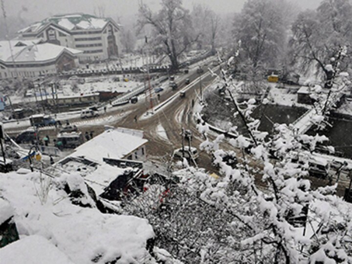 Kashmir sees fresh snowfall: Baramulla's Gulmarg ski resort records four inches; parts of Valley, including Srinagar, lashed by heavy rains