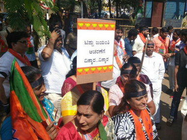 Karnataka on the boil: Siddaramaiah government stirs up a hornet's nest by honouring Tipu Sultan Karnataka on the boil: Siddaramaiah government stirs up a hornet's nest by honouring Tipu Sultan