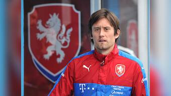 Former Arsenal midfielder Tomas Rosicky announces retirement from professional football