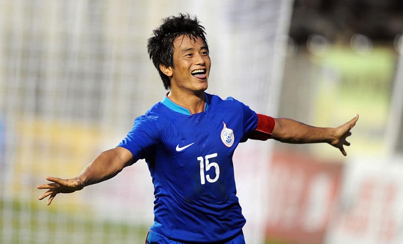India's Bhaichung Bhutia celebrates the goal against Sri Lanka during the 14th Nehru Cup International Football Tournament at Ambedkar stadium in New Delhi on August 26, 2009. India led 1-0 during halftime.AFP PHOTO/Prakash SINGH / AFP PHOTO / PRAKASH SINGH