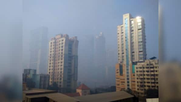 Air quality 'very poor' as thick smog blankets Mumbai for third consecutive day; visibility to remain low till Tuesday, says IMD