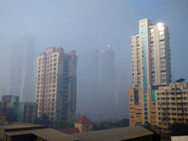 Air quality 'very poor' as thick smog blankets Mumbai for third consecutive day; visibility to remain low till Tuesday, says IMD Air quality 'very poor' as thick smog blankets Mumbai for third consecutive day; visibility to remain low till Tuesday, says IMD