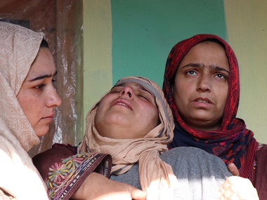 Protests erupt in Kashmir's Kupwara after taxi driver dies in firing by security forces Protests erupt in Kashmir's Kupwara after taxi driver dies in firing by security forces