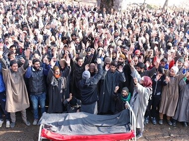 After assurance by police and civil administration Asif was finally buried on Sunday afternoon. Image courtesy: Peerzada Waseem