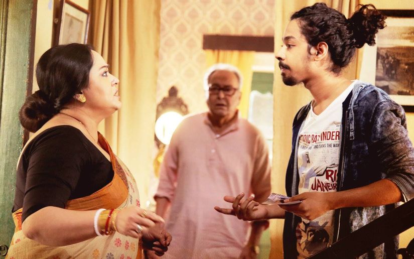 Aparajita Adhya, Soumitra Chatterjee and Riddhi Sen in a scene from the film. Facebook/SamantaralTheMovie