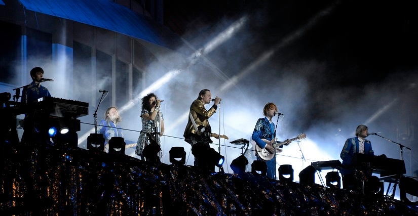 Indie rock band Arcade Fire performs at the Capitol Records building in Hollywood, California October 29, 2013. The band staged an impromptu concert to promote their new album "Reflektor". REUTERS/Gene Blevins (UNITED STATES - Tags: ENTERTAINMENT) - GM1E9AU0YCQ01