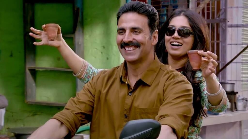 Akshay-Kumar-Bhumi-Pednekar-Cute-Smile-HD-Photo-1024x576 (1)