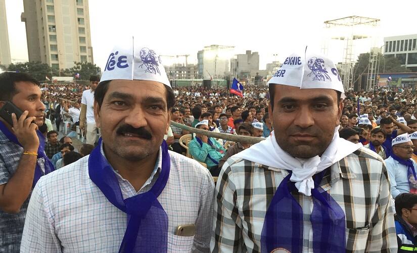 A huge crowd gathered at the rally to catch a glimpse of hardik Patel. Image procured by the author.