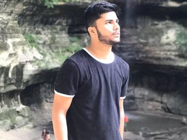 United States: 19-year-old Indian-origin student shot dead during robbery attempt at Chicago's Clark gas station United States: 19-year-old Indian-origin student shot dead during robbery attempt at Chicago's Clark gas station