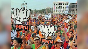 Gujarat election 2017: BJP candidate Bhushan Bhatt tells workers 'not to care about Model Code of Conduct', EC issues notice