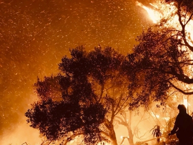 California wildfires rip through dry brush atop coastal ridge as firefighters struggle to check flames California wildfires rip through dry brush atop coastal ridge as firefighters struggle to check flames