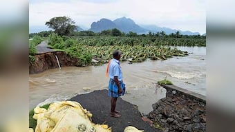 Cyclone Ockhi: Shashi Tharoor meets Arun Jaitley, seeks 'urgent and comprehensive' aid for fishermen as death toll rises to 52