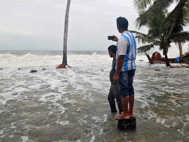 Cyclone Ockhi: Death toll in Kerala climbs to 40; 250 fishermen return to Kochi as search enters 10th day Cyclone Ockhi: Death toll in Kerala climbs to 40; 250 fishermen return to Kochi as search enters 10th day