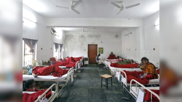 Uttar Pradesh: Medical officer suspended after doctors treat 32 cataract patients under torchlight in Unao