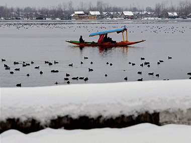 As mercury hovers around freezing point in Jammu and Kashmir, winter chills set to grip northern India As mercury hovers around freezing point in Jammu and Kashmir, winter chills set to grip northern India