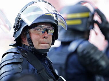 Bus-car collision kills Chinese tourist, critically injures 12 in Iceland Bus-car collision kills Chinese tourist, critically injures 12 in Iceland