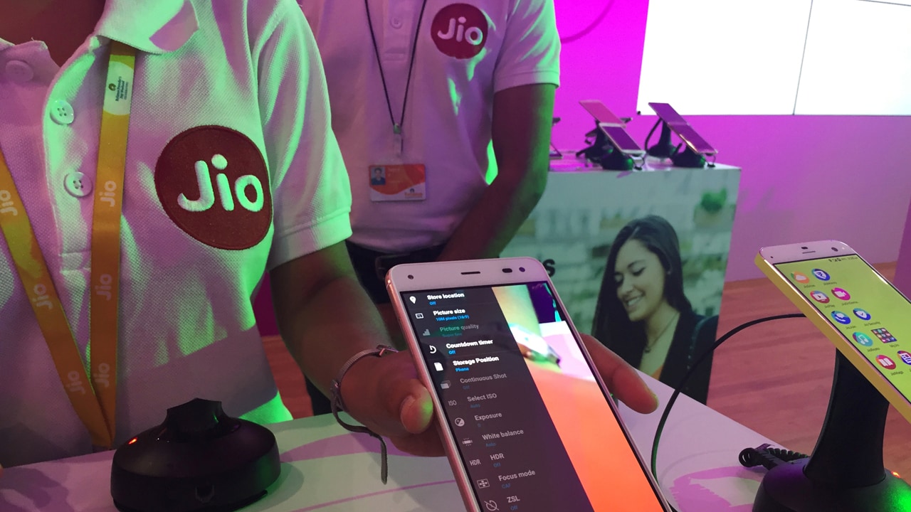 A Reliance employee demonstrates Jio LYF phone at their headquarters on the outskirts of Mumbai, India, June 1, 2016. Picture taken June 1, 2016. REUTERS/Clara Ferreira Marques - RTX2NPO0