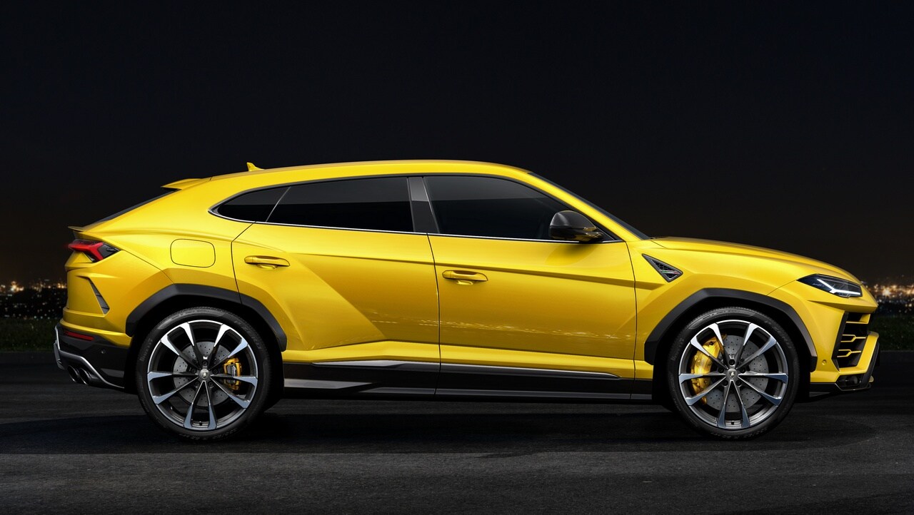 In the US, the Lamborghini Urus starts at $200,000 (168,718 euros.) The European base price is just under 171,500 euros ($203,322). Image: Lamborghini