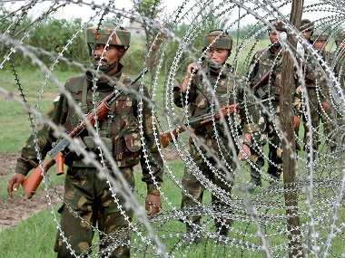Pakistan violates ceasefire along LoC in Jammu and Kashmir's Uri sector, Indian forces retaliate Pakistan violates ceasefire along LoC in Jammu and Kashmir's Uri sector, Indian forces retaliate
