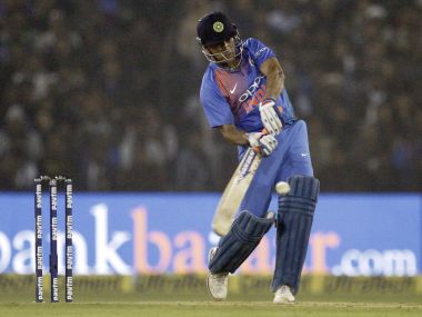 India vs Sri Lanka: Ravi Shastri slams MS Dhoni's critics, says 36-year-old can beat players 10 years younger than him India vs Sri Lanka: Ravi Shastri slams MS Dhoni's critics, says 36-year-old can beat players 10 years younger than him