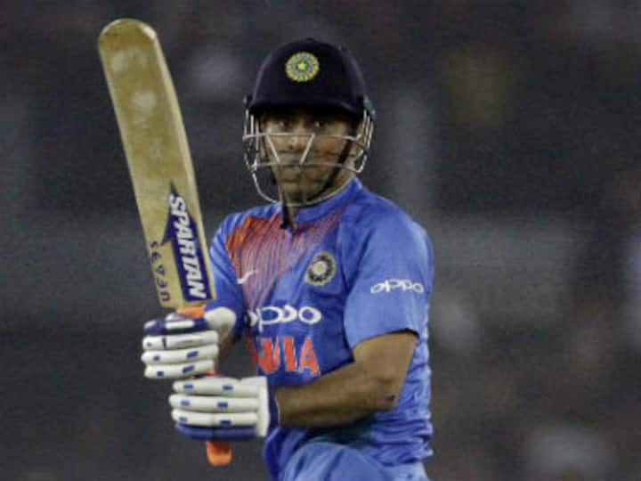 India vs Sri Lanka: Rohit Sharma hails MS Dhoni's promotion in Cuttack ODI; calls veteran keeper 'ideal' for No 4 slot India vs Sri Lanka: Rohit Sharma hails MS Dhoni's promotion in Cuttack ODI; calls veteran keeper 'ideal' for No 4 slot