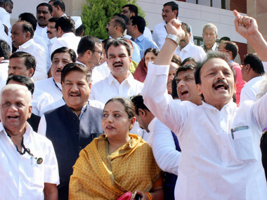 Both Houses of Maharashtra Legislature adjourned after Opposition parties raised slogans on farmers' issues Both Houses of Maharashtra Legislature adjourned after Opposition parties raised slogans on farmers' issues