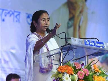 Mamata Banerjee directs West Bengal districts to prevent entry of people excluded from NRC, sets up showdown with Assam Mamata Banerjee directs West Bengal districts to prevent entry of people excluded from NRC, sets up showdown with Assam