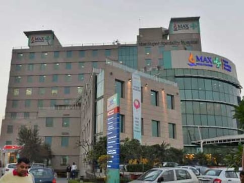 Max Hospital in Delhi resumes operations after getting stay on licence ...