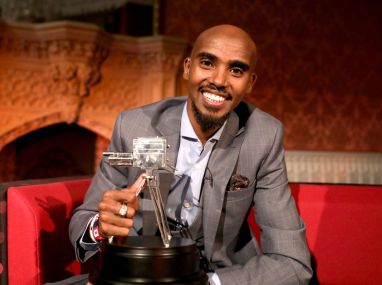 Mo Farah with the BBC Sports Personality of the Year award. Image courtesy: Twitter @BBCSport