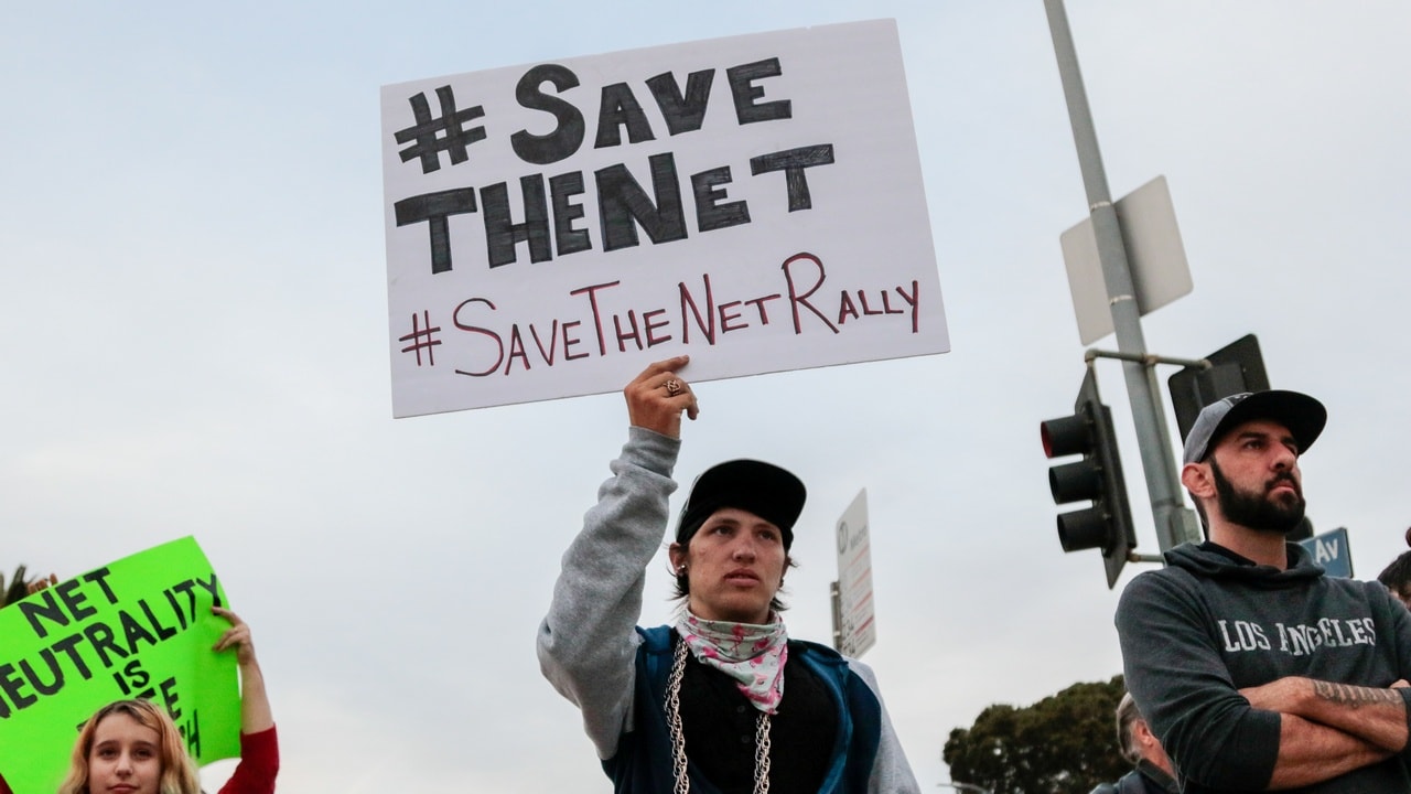 Elizabeth Reis (C) of Los Angeles, California, a supporter of Net Neutrality, protests the FCC's recent decision to repeal the program. Image: Reuters