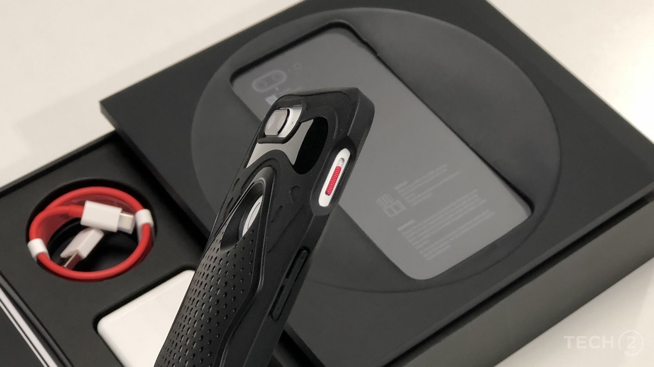 The blood red Alert Slider is inspired by the soil on planet Crait and goes with the theme of the Star Wars movie.
