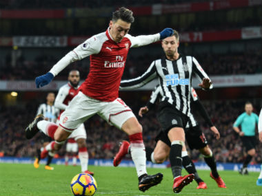 Premier League: Mesut Ozil's stunning strike helps Arsenal beat Newcastle United; Chelsea edge past Southampton Premier League: Mesut Ozil's stunning strike helps Arsenal beat Newcastle United; Chelsea edge past Southampton